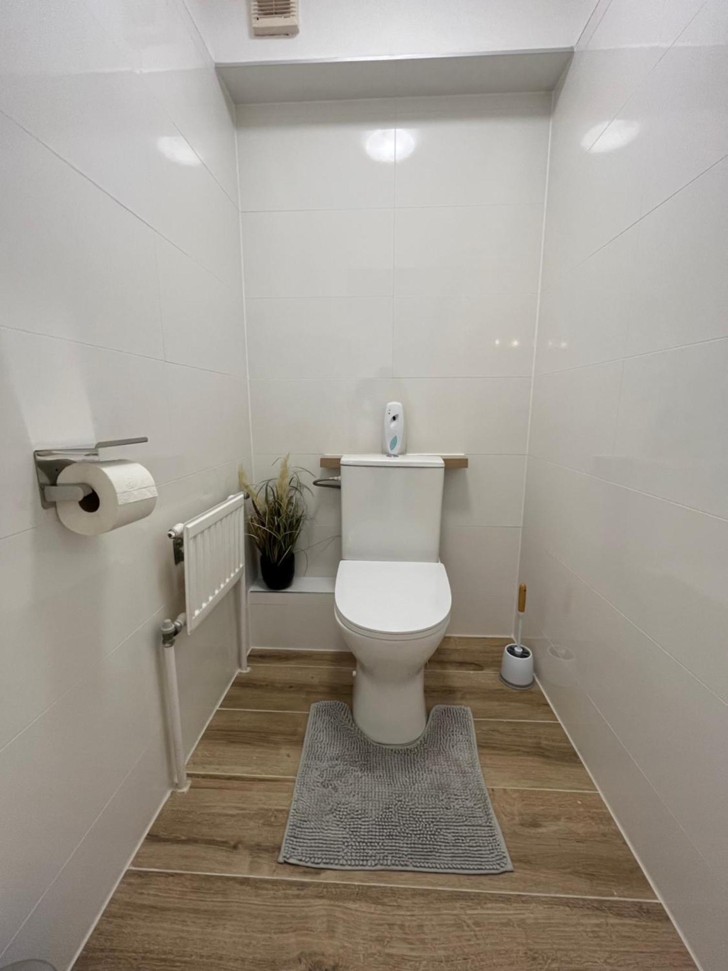 Traum Apartment Mit Pool+Balkon Viena Exterior foto